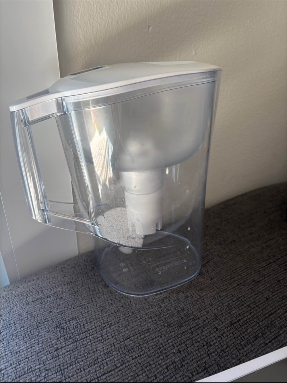 White Water Filter Pitcher with Clear Reservoir